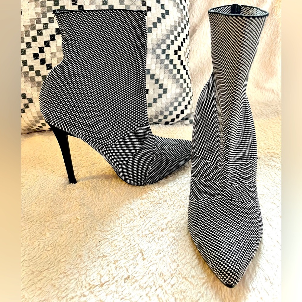 JustFab Black & White Booties 7M